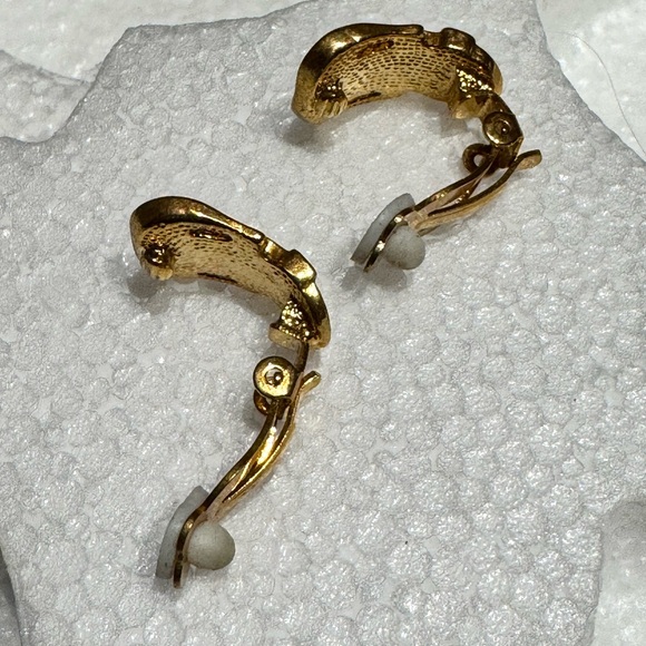 Vintage Gold-Tone Belt Buckle Clip Earrings with Rhinestone Detailing - Picture 3 of 5